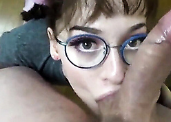 Nerdy GF deepthroats