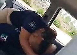 policia flagrada fudendo na viatura