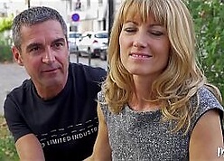 Naomi et Nico, les deux libertins f&ecirc;tent leur anniversaire en gangbang