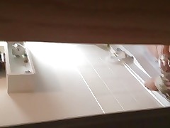 Thumb a catch crack